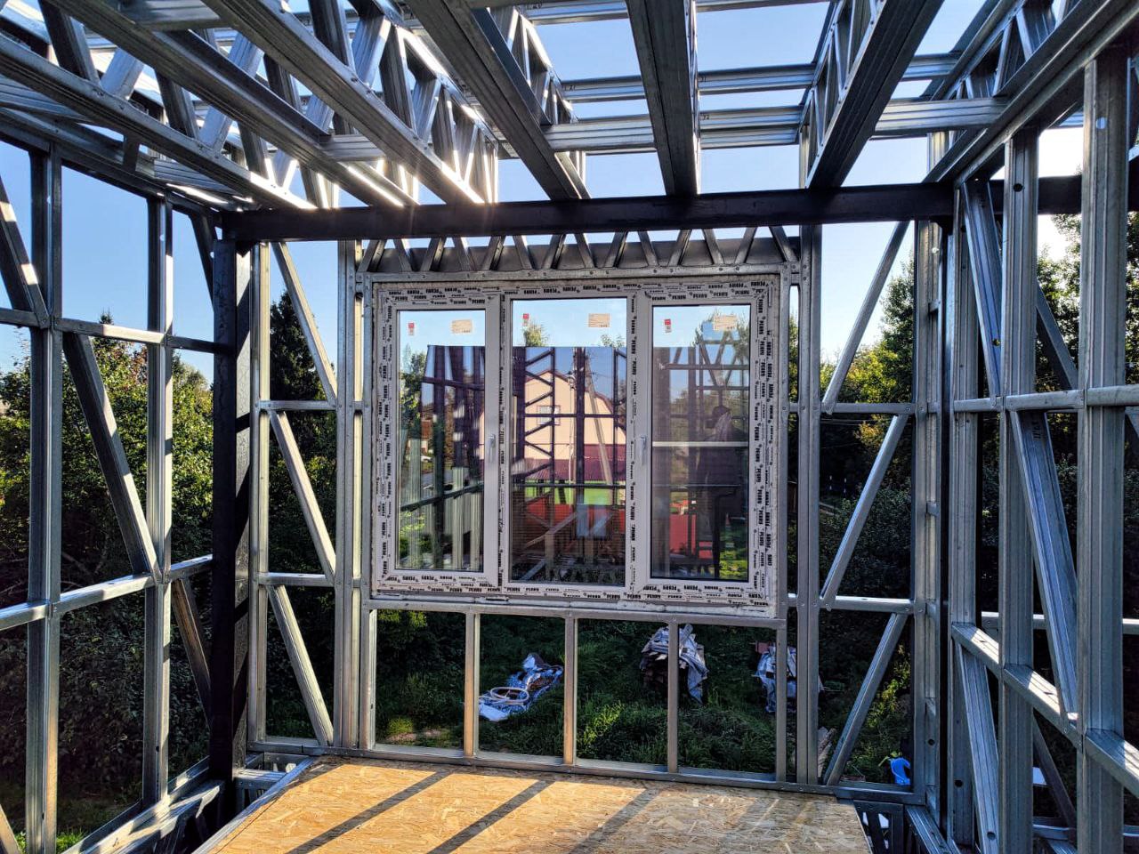 ОКНА В ДОМИК НИФ-НИФА, НАФ-НАФА ИЛИ НУФ-НУФА?