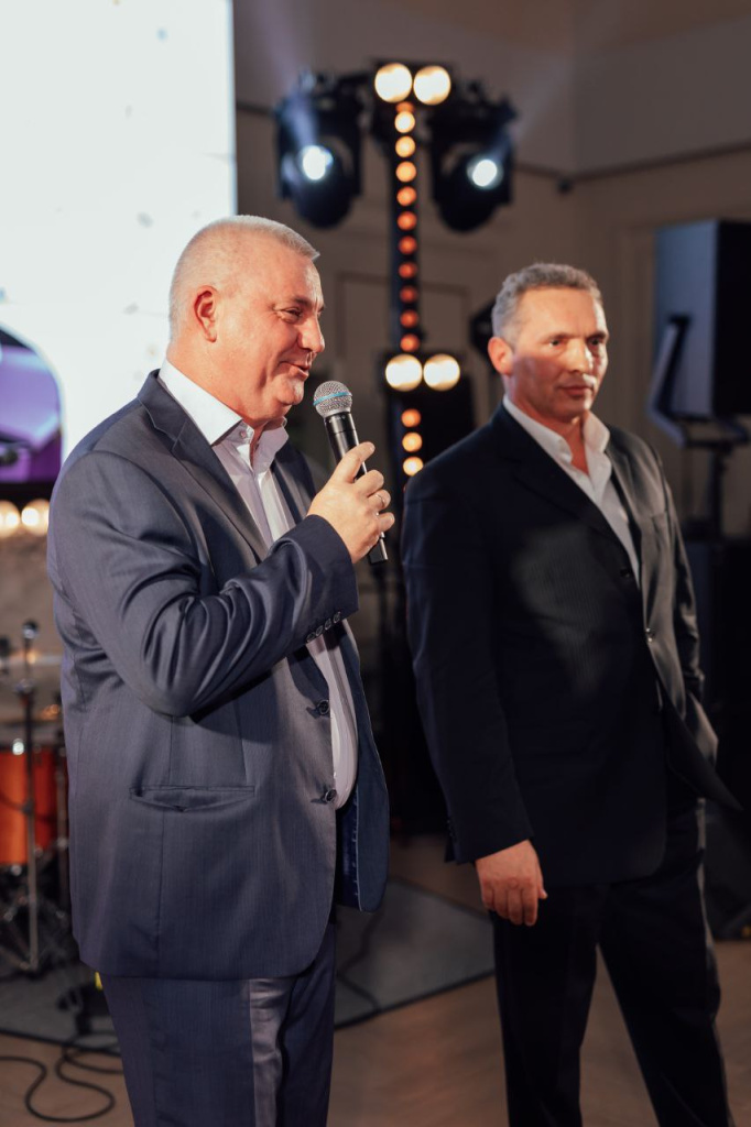 photo_5418115555191292485_y.jpg photo_5418115555191292485_y.jpg